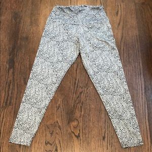 Onzie M/L leopard print leggings